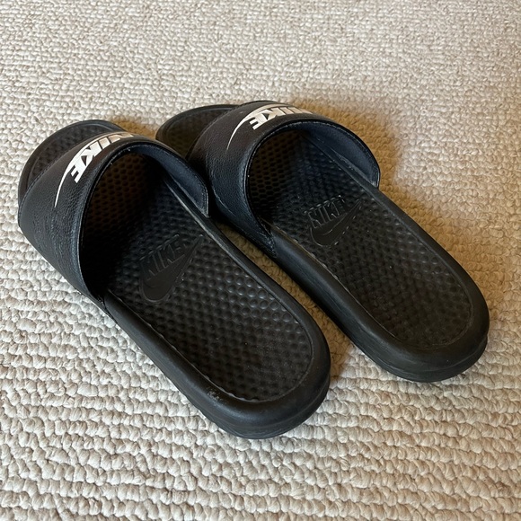 Men’s Nike slides sandals - Picture 5 of 5